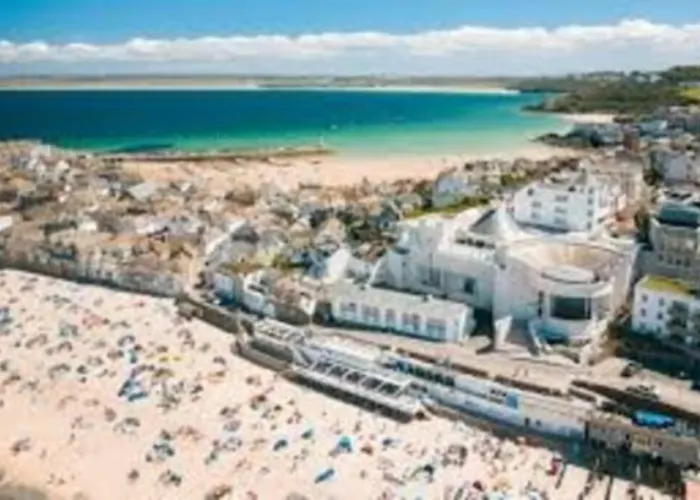 St Ives Apartment Private Parking With Garden 10 Minute Walk Into Town And Beach