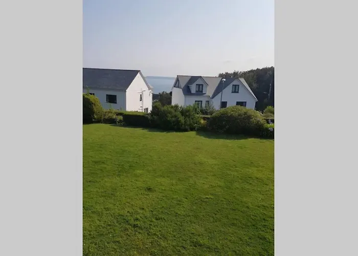 St Ives Apartment Private Parking With Garden 10 Minute Walk Into Town And Beach