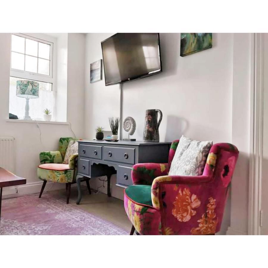 Private Parking With Garden 10 Minute Walk Into Town And